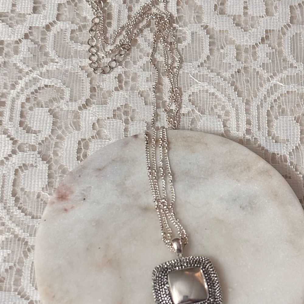 Elegant Silver Pendant Necklace - Picture 3 of 5